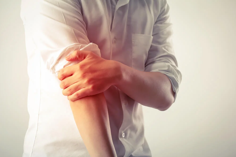 Elbow Pain When Straightening: Causes and Treatment Methods
