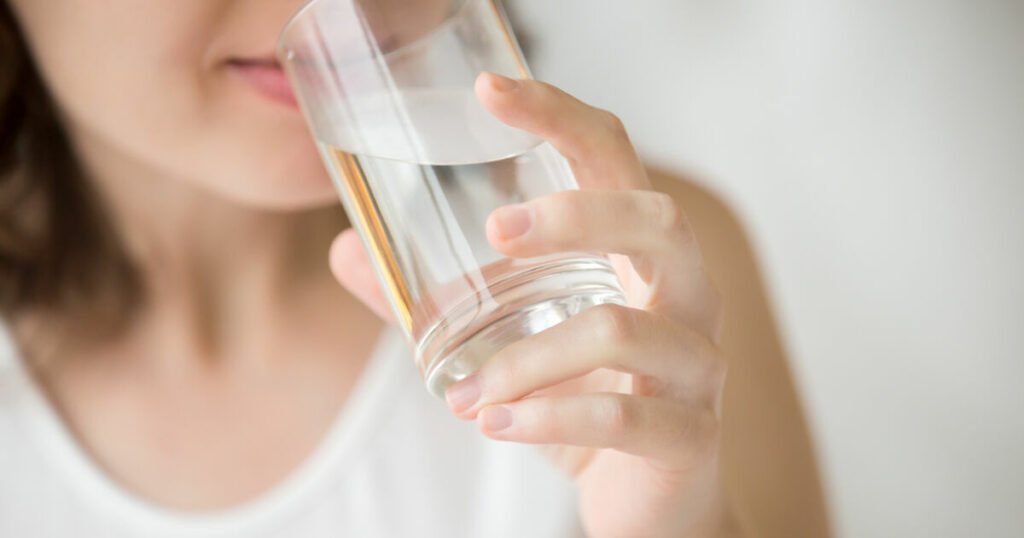 Understanding the Unseen Link: Dehydration and Back Pain
