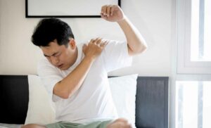 What Are the Causes And Risk Factors Of A Frozen Shoulder?
