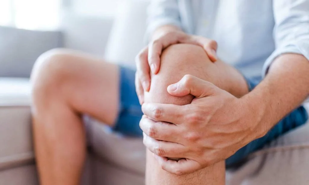 flat feet knee pain