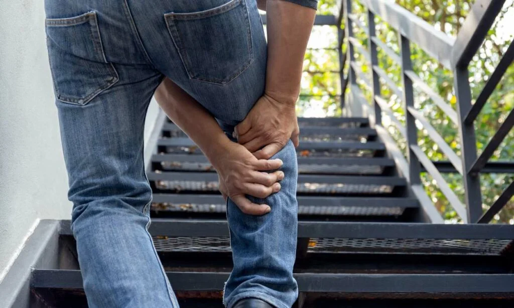 knee pain going up stairs