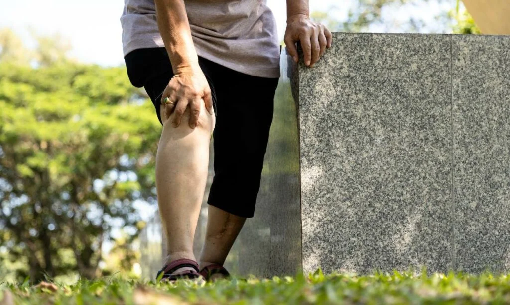 knee pain when walking