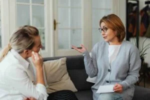 How To Choose The Right Therapist For Seniors?