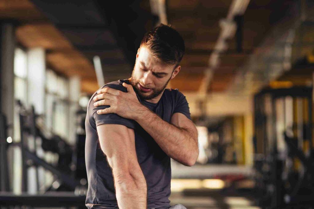 shoulder-pain-from-weightlifting-causes-treatment-exercises