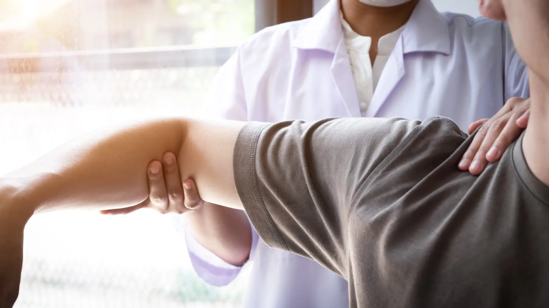 chiropractor for frozen shoulder